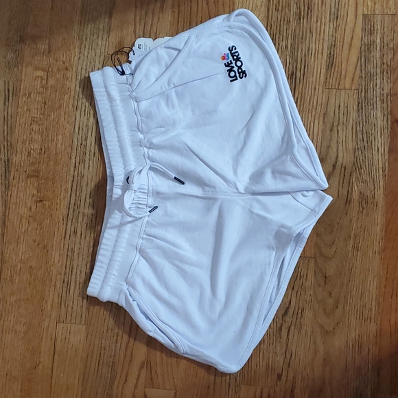 NWT Women's Mid-Rise High Performance Shorts, White - Picture 2 of 2